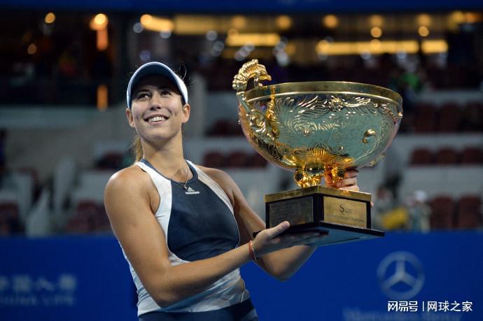 保利尼和郑 保利尼和郑