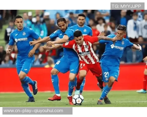 残阵对决！周日015西甲焦点：比利亚雷主场硬撼巴萨，第一之争藏变数